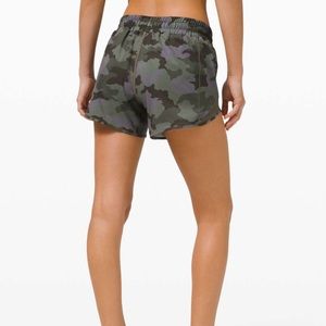 Lululemon Hotty Hot Low-Rise Lined shorts 4” size 8